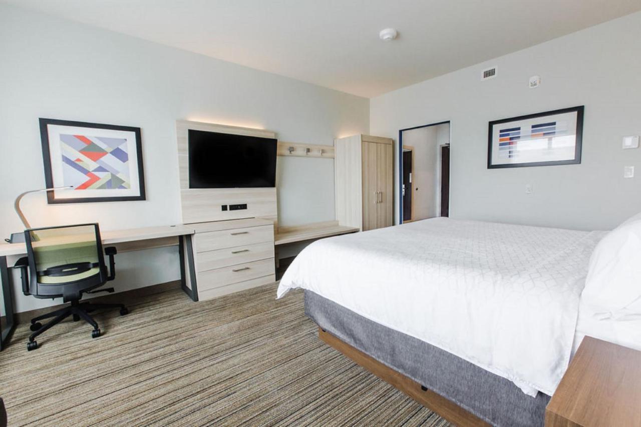 Holiday Inn Express & Suites Edmonton N - St Albert, An Ihg Hotel Saint Albert Esterno foto