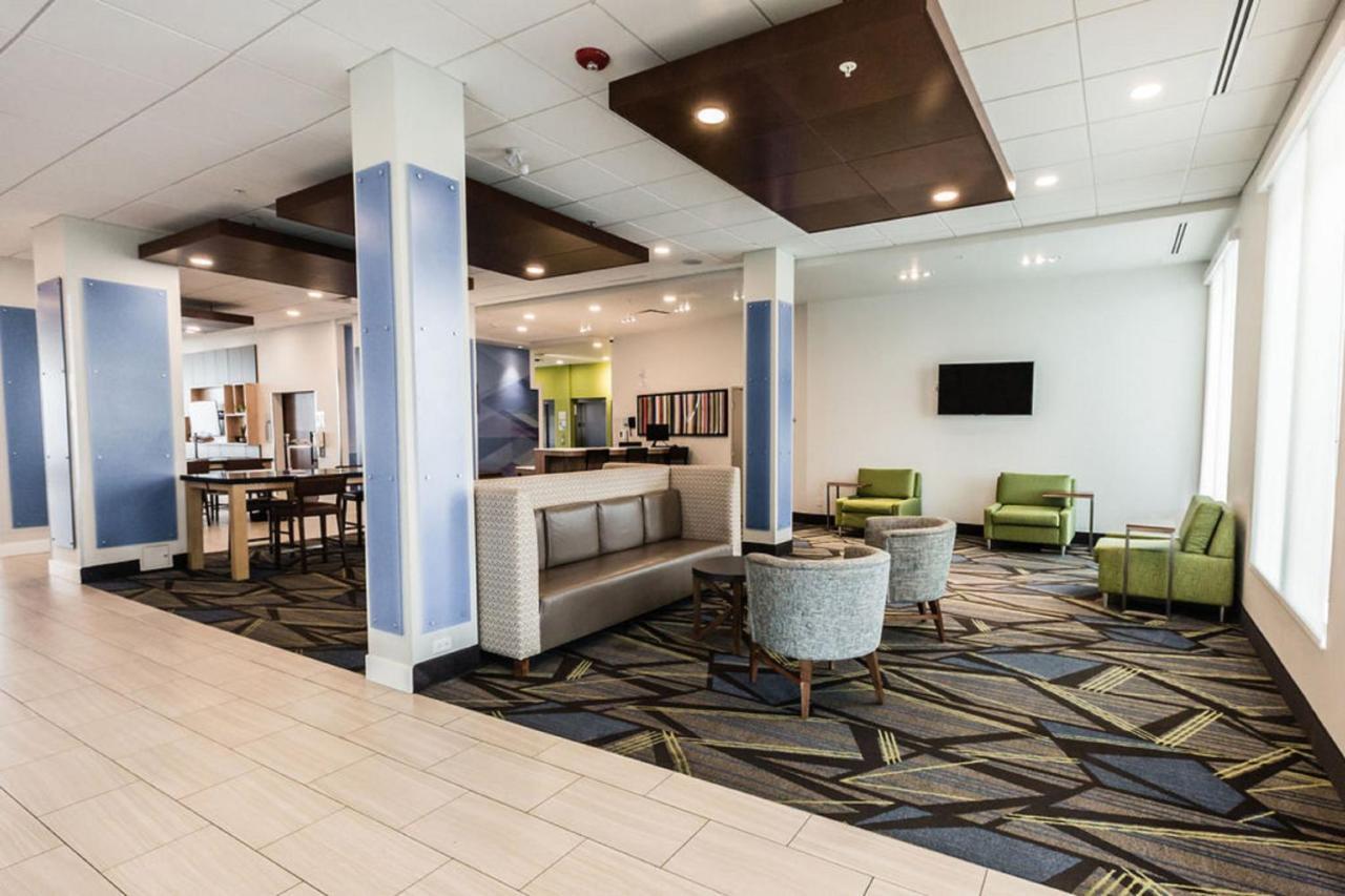 Holiday Inn Express & Suites Edmonton N - St Albert, An Ihg Hotel Saint Albert Esterno foto